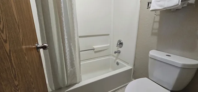 Standard, King Bed, Super 8 by Wyndham San Antonio/Fiesta 5/6