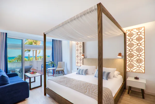 جناح جونيور بسرير مزدوج بإطلالة على البحر، Lordos Beach Hotel and Spa 1/2