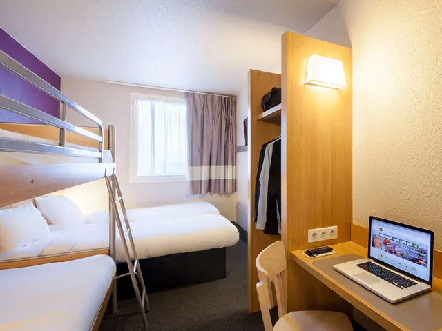 Room, Quadruple, Queen and Twin Beds, Smoking, B&B HOTEL Paris Porte de la Villette 2/2