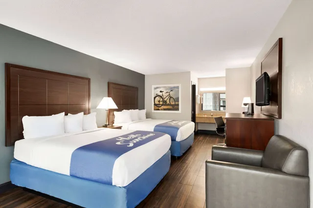 غرفة بسريرين كوين، Days Inn By Wyndham Rock Hill 1/4