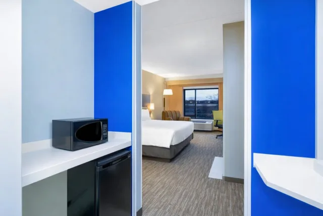 Feature, King Bed، Holiday Inn Express Hotel Suites St George North 1/2