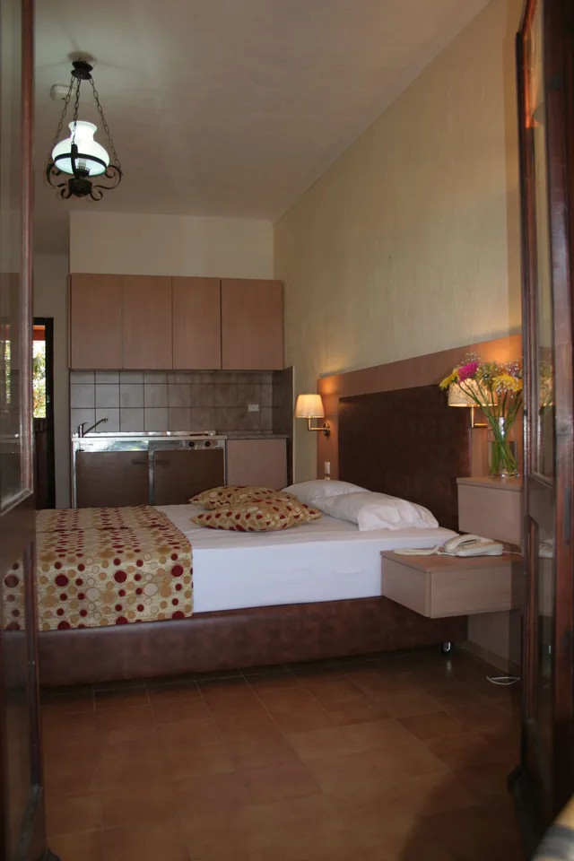 Lovenest, Studio, Queen Bed, Villa Medusa 5/8