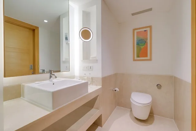 Room, King Bed, Courtyard By Marriott Gurugram Downtown 8/10