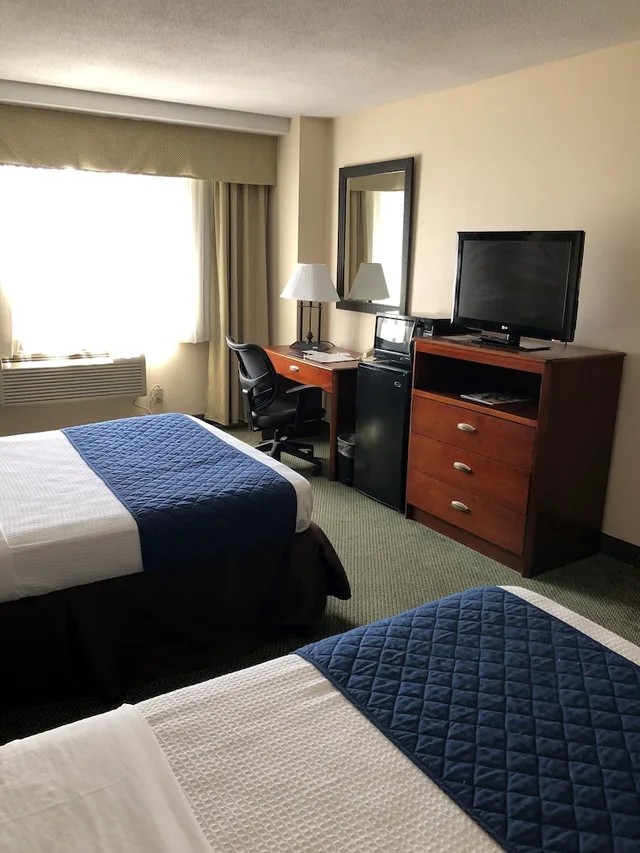 Mini, Suite, 2 Double Beds، Capital Plaza Hotel 4/4