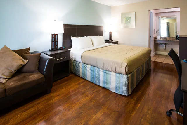 غرفة بسرير كينج يُسمح فيها بالحيوانات الأليفة، Quality Inn St Augustine Historic District Area 2/5