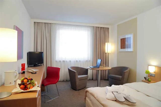 غرفة قياسية بسرير مزدوج أو سريرين منفصلين، Novotel Dusseldorf City West 1/1