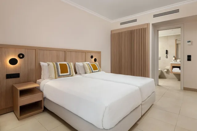 جناح تنفيذي بسرير كوين بإطلالة على المسبح مع أريكة، Electra Palace Rhodes - Premium All Inclusive 2/8