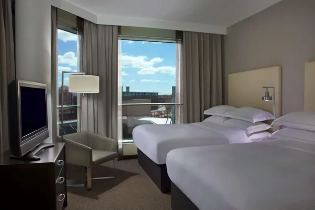 جناح ركني بسريرين مزدوجين بغرفة نوم واحدة مع أريكة، Hilton Toronto Markham Suites Conference Centre Spa 1/3