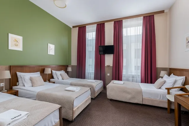 غرفة كلاسيكية رباعية بإطلالة على المدينة، Yarden Aparthotel by Artery Hotels 1/4