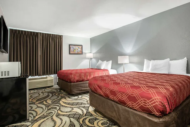 غرفة قياسية بسريرين كوين، Econo Lodge Shelbyville North 2/3