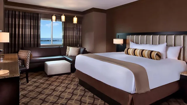 غرفة فاخرة بسرير كينج، Golden Nugget Biloxi 1/3