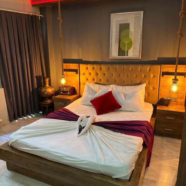 غرفة بسرير كينج بجاكوزي، Chez Bore Boutique Hotel 1/10