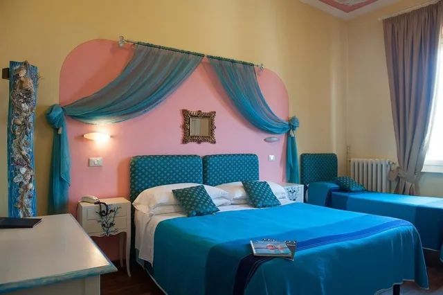 Basic, Triple, 1 Queen and 1 Single Bed, Marchionni 7/8
