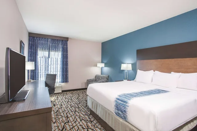 غرفة بسرير كينج، La Quinta Inn and Suites by Wyndham Cullman 6/9