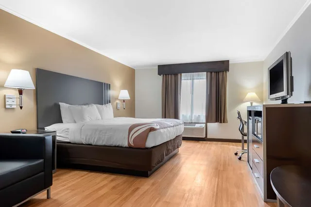 غرفة بسرير كينج، Quality Inn Fairborn near Wright Patterson AFB 2/2