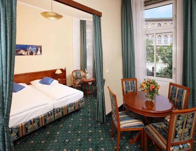 Apartment, Twin Beds, Sofa, Hotel Secession an der Oper 5/8