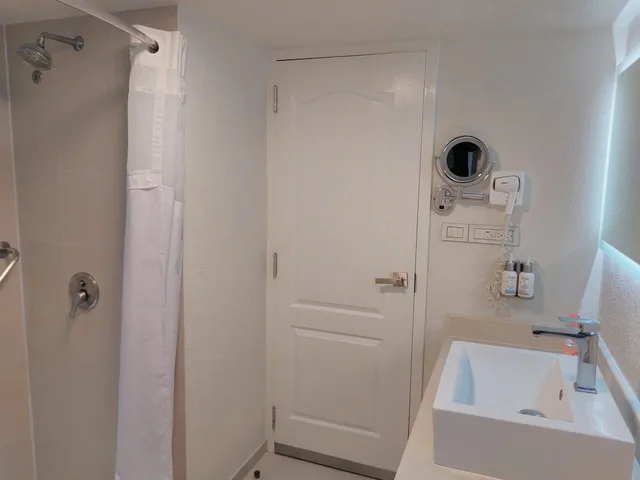 غرفة قياسية بسرير كينج بإطلالة على المسبح، Holiday Inn Cuernavaca 4/5