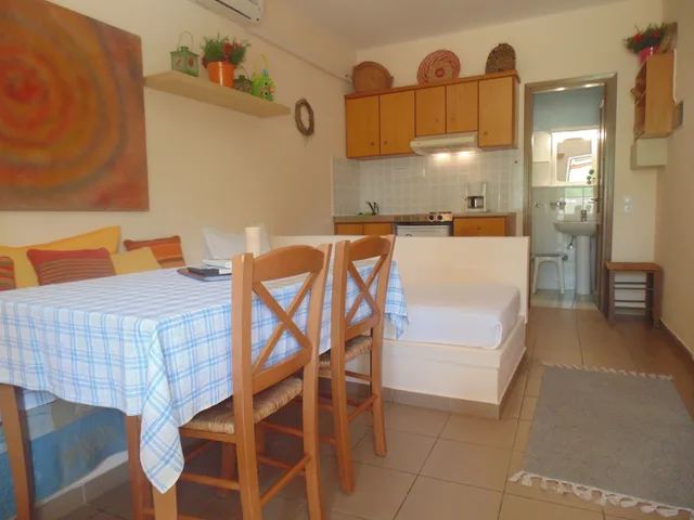 2 Bedrooms, Apartment, 1 Double and 4 Single Beds، Heliotopos Apartments 5/8