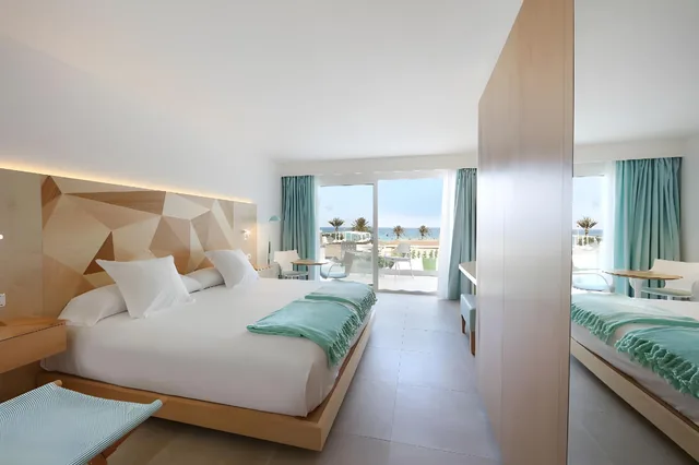 غرفة مفردة بسرير مزدوج بإطلالة جزئية على البحر، Iberostar Selection Playa De Palma 1/1