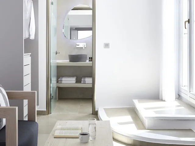 White, Family, King Bed, Garden View, Sofa، Kalisti Hotel And Suites 5/6