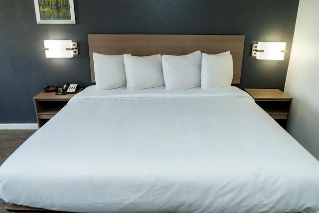 غرفة بسرير كينج، OYO Townhouse Donaldsonville - Gonzale 3/5