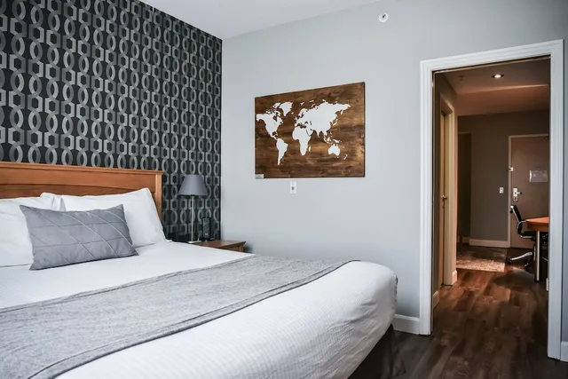 جناح بسرير كوين مع أريكة، Cambridge Hotel Conference Centre 1/2
