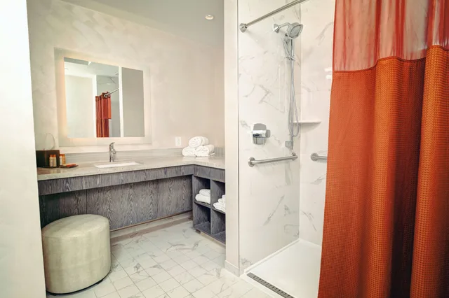 غرفة فاخرة بسرير كينج، Scarlet Pearl Casino Resort 9/10
