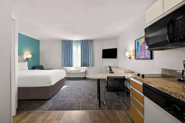 جناح بسرير كوين مع أريكة، MainStay Suites Salt Lake City Fort Union 4/8