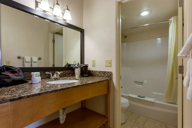 Room, 2 Queen Beds, Best Western Paint Pony Lodge 7/7
