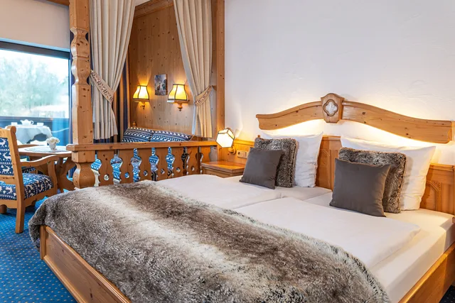 جناح جونيور، Victors Seehotel Weingartner 2/4