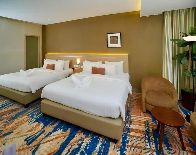 Family Suite, 2 Queen Beds, De Laxston Hotel By Azana 2/2
