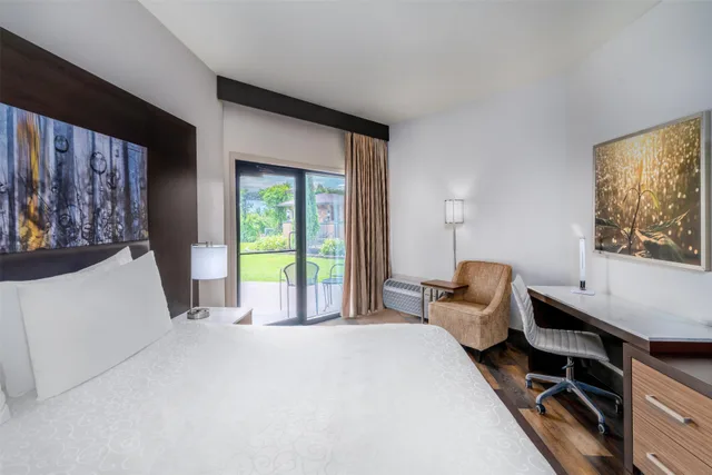 غرفة لذوي الإعاقة، Aiden by Best Western Warm Springs Hotel and Event Center 4/7
