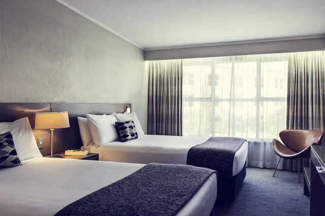 غرفة بسريرين مزدوجين بإطلالة على الحديقة، Movenpick Queenstown 3/6