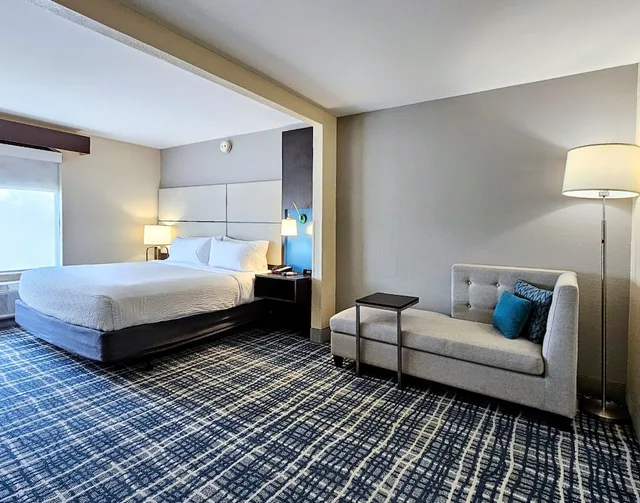 غرفة قياسية بسرير كينج لذوي الإعاقة، Holliday Inn Belcamp Aberdeen Area Ex Wingate By Wyndham Aberdeen Edgewood 7/10