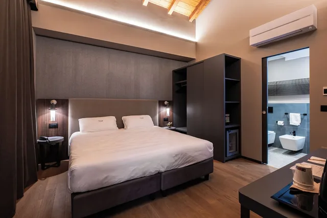 غرفة قياسية بسرير مزدوج، Touring Hotel Bologna 4/10