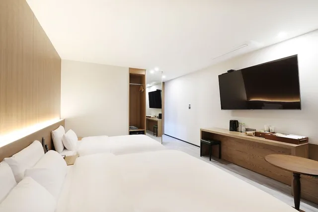 غرفة بريميوم بسريرين منفصلين وسرير كينج، Carlton Hotel 2/6