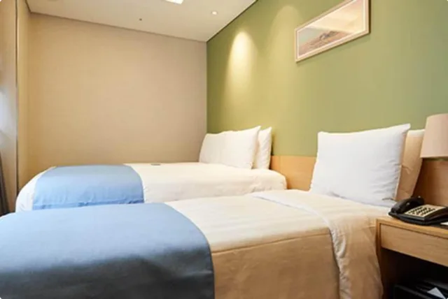 غرفة قياسية عائلية بسريرين منفصلين، Days Hotel by Wyndham Seoul Myeongdong 1/5