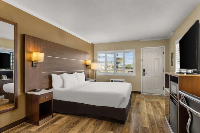 غرفة بسرير كينج، Comfort Inn San Diego Airport At The Harbor 3/3