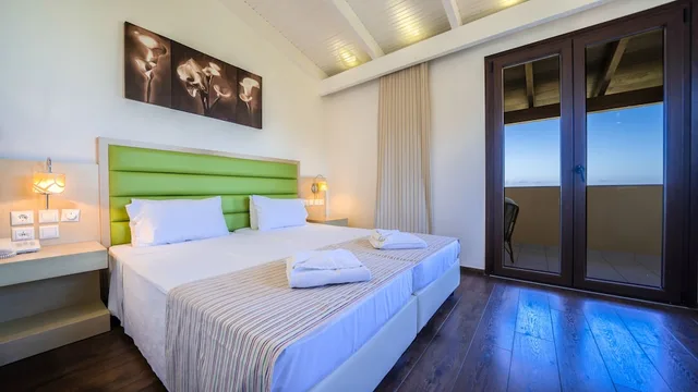 جناح بانورامي بسرير مزدوج وسرير فردي بإطلالة على البحر، Forest Park Hotel 2/8