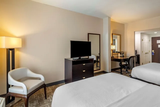 غرفة قياسية بسريرين كوين، Best Western Plus Dalton Inn 4/6