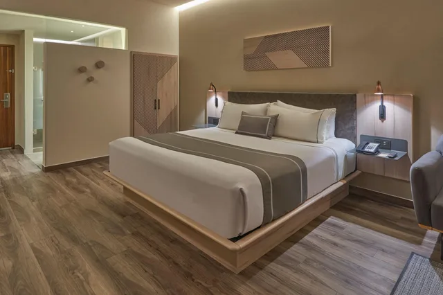 غرفة سوبيريور بسرير كينج، City Express Plus by Marriott San Luis Potosi 2/6