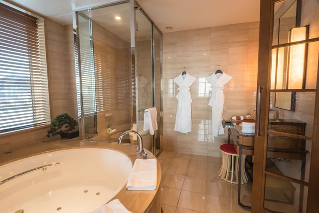 جناح جونيور بسرير كوين، Oriental Hotel 5/8