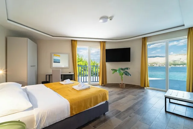 غرفة سوبيريور بسرير كوين بإطلالة على البحر، Hotel Plaza 4/8