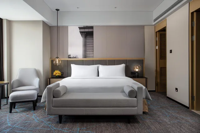 جناح بريميوم بسرير كينج مع دخول الصالة، Crowne Plaza Fudan 1/2