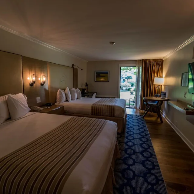 غرفة بسرير مزدوج بإطلالة على المسبح، Interlaken Resort 1/4