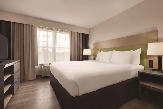 جناح بسرير كينج بغرفة نوم واحدة، Country Inn & Suites by Radisson, Cedar Falls near University 2/2
