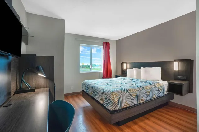 1 Queen Bed - Mobility Accessible Tub, Micfridge, Non-Smoking، Motel6 Montgomery, AL - Airport 1/10