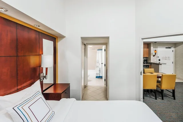 استوديو بسرير كينج مع أريكة، Residence Inn Orlando Airport 3/6