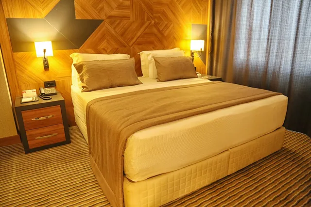 غرفة بسرير كينج، Ramada by Wyndham Mersin 1/4