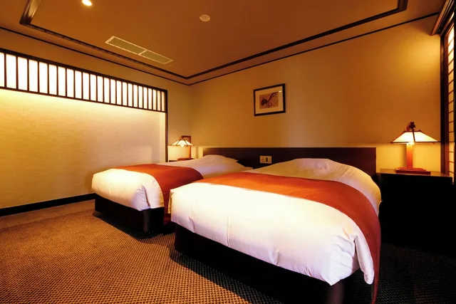 غرفة ملكية بسريرين منفصلين وفرشتي فوتون بإطلالة على البحر بغرفة نوم واحدة، Jodogahama Park Hotel 2/2
